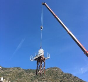 En la maquinaria de elevación, Euro Grues se impone Distribuidor líder en compraventa en Andorra Líder indiscutible en la venta y alquiler de grúas en Andorra, Euro Grues es distribuidor de las prestigiosas marcas COMANSA y LIEBHERR. Desde su constitución en 2008 y gracias a sus equipos de elevación fiables y eficaces, la empresa se ha impuesto rápidamente en el mercado nacional atrayendo, al mismo tiempo, a numerosos clientes de los países colindantes, en particular Francia y España. La experiencia como aval Amplia experiencia en máquinas de elevación Adquirida por una agrupación de accionistas y dirigida por Xavi Luque Sans, Euro Grues pronto se impone como distribuidora especializada en maquinaria de elevación. Técnico experto en el sector, Xavi Luque siempre deseó desarrollar su actividad de venta y alquiler de grúas, de segunda mano y nuevas, a nivel internacional. Este empeño y la gran diversidad de grúas de obra propuestas, así como la experiencia en más de 1500 obras en todo el mundo y los múltiples servicios adicionales que ofrece, hacen de Euro Grues una empresa líder en el sector de la construcción. Servicios a medida Las intervenciones realizadas por Euro Grues son integrales y la medida del cliente. El equipo de Euro Grues se encarga de todas las etapas de la venta y/o del alquiler de una grúa: logística, transporte, trámites administrativos, montaje, desmontaje, servicio postventa, mantenimiento, etc. Tanto en la venta como en el alquiler de grúas nueva y de segunda mano, una prestaciones extraordinarias Tanto para las grúas de segunda mano como para las nuevas, el mantenimiento, la asistencia, la reparación, la venta de piezas y unos amplios conocimientos técnicos, son prestaciones que en estos momentos ofrece el distribuidor Euro Grues y su equipo. A esta amplia oferta de servicios, minuciosamente adaptada a las necesidades del cliente, se añaden unas inmejorables condiciones económicas Un equipo experto en maquinaria de elevación La Dirección El equipo de Euro Grues lo conforman especialistas en el sector de las soluciones de elevación. Fácilmente accesibles para sus clientes y en contacto directo con las operaciones en curso, los responsables de la empresa poseen la experiencia y la eficacia necesarias para ofrecer a sus usuarios la solución perfecta en cualquier intervención. Xavi LUQUE SANS : CEO, Responsable Técnico Anna VILALTA LLAGUNES : Responsable de Logística y Administración Daniel MENDOZA : Coordinador de equipos Juan Carlos BURGOS : Responsable grúas torre Jose Ramón Hortal : Responsable grúas móviles Victor SEGURA : Responsable zona Francia Los socios Euro Grues posee un equipo de colaboradores estable conformado por entre 40 y 50 técnicos del sector de las máquinas de elevación. Debido a una organización empresarial sin intermediarios, Euro Grues puede ofrecer los precios más competitivos del mercado y este es, precisamente, uno de los motivos del éxito de la empresa. Los colaboradores Además de sus propios equipos, la compañía posee la capacidad de constituir equipos operativos, según el país donde se realice la intervención, garantizando en todo momento el nivel de calidad de los servicios. Esta competencia operacional se aplica a todos los servicios de los expertos en soluciones de elevación; tanto en la de venta y alquiler de una grúa, como en términos de experiencia, montaje, reparación, etc. Todos los colaboradores internos y externos de Euro Grues disponen de las formación, acreditación y experiencia para garantizar la óptima ejecución de sus tareas. Sobre la venta y el alquiler de grúas nuevas y de segunda mano Una experiencia internacional La empresa cuenta con un bagaje en construcciones en casi 30 países de los 5 continentes. Xavi Luque Sans, gerente de la compañía, domina con fluidez cinco idiomas, lo que le permite poder mantener contacto directo con las intervenciones en curso en cualquier punto del mundo y desplazarse personalmente para atender las operaciones que lo requieren. La sucursal que Euro Grues posee en Lleida (a 156 km de Barcelona, también supone un punto estratégico para intervenir en numerosas zonas del Estado español y ofrecer maquinaria de elevación y servicios a medida de forma rápida y eficaz. Tanto para una grúa nueva o se segunda mano, Euro Grues ofrece un campo de acción XXL para la venta y el alquiler. Independientemente del tipo de misión y del ámbito de actividad, la compañía vende y alquila grúas para la construcción en múltiples tipos de operaciones: Túneles Puentes Montajes de videovigilancia Excavaciones Trabajos hidráulicos Escuelas Estabilización de suelos Complejos deportivos Pistas de esquí Estructuras para eventos y efímeras… En el sector de las grúas de obra, el equipamiento o incluso los eventos, la distribuidora Euro Grues dispone de más de un centenar de colaboradores en todo el mundo. ¿Necesita comprar, reparar, alquilar o contar con asesoría experta en máquinas de elevación? ¿Cómo podemos ayudarle? Independientemente de su sector y de la naturaleza de su petición, Euro Grues estudiará su solicitud teniendo en cuenta sus necesidades y sus limitaciones. Experta en venta y alquiler de grúas de primera o segunda mano en todo el mundo, la empresa encontrará soluciones, a través de su maquinaria de elevación, que satisfagan sus deseos y respetando sus plazos siempre al mejor precio. ¡Nuestro servicio comercial tiene la solución! Alquiler, venta, asistencia, reparaciones, mantenimiento, repuestos y otros conocimientos técnicos. Sea cual sea su problema, póngase en contacto con nuestro equipo comercial. ¿Tiene dudas sobre la solución? ¿No está seguro del material que realmente necesita? ¡Disfrute de nuestra experiencia! Explíquenos su problema, le ayudaremos a resolverlo proponiéndole las respuestas idóneas para su situación. Los 10 compromisos de Euro Grues en la compra o el alquiler de grúas La reputación internacional de Euro Grues se basa en un justo equilibrio entre precios atractivos y servicios y prestaciones de gran calidad. La amplia experiencia de sus expertos sobre el terreno permite a la empresa aportar las soluciones más adecuadas a cualquier limitación. Además de una atención impecable en la venta y el alquiler de grúas, el principal compromiso de Euro Grues con sus clientes es el de ofrecerles el asesoramiento que les permita optimizar su selección de la maquinaria de elevación, así como su colocación y uso en las mejores condiciones de fiabilidad, seguridad y rentabilidad. Si su intención es alquilar o comprar una grúa, debe conocer su decálogo: 1 Euro Grues le propone una fórmula simplificada en el alquiler de grúas de obra: Un paquete único que comprende: transporte, montaje y desmontaje por el equipo de la empresa. Un precio de alquiler proporcionado, calculado en función de las semanas de alquiler de la grúa. Flexibilidad en el alquiler de grúa en caso de que se exceda la duración de sus obras. 2 Euro Grues estudia con usted las mejores opciones en relación con su pliego técnico de condiciones y su planificación de realización. 3 Euro Grues le ofrece una amplia gama de grúas (alquiler y compra) para todo tipo de trabajos. 4 Euro Grues le ofrece servicios de gran flexibilidad, adaptados a sus necesidades y a sus limitaciones sobre el terreno. 5 Euro Grues asegura el óptimo montaje y desmontaje de sus máquinas de elevación con una atención especial a las necesidades específicas del cliente. 6 Las instalaciones de elevación de Euro Grues son homologadas por las organizaciones autorizadas de cada país. 7 En cada operación de alquiler de una grúa, Euro Grues suministra a sus clientes instrucciones de uso precisas y permanecerá a su disposición durante toda la duración de la obra. 8 Euro Grues garantiza -en la gran mayoría de los casos-, resolución de problemas en 24 horas, e incluso según el país, una intervención rápida en 4 horas. 9 Las tarifas de Euro Grues son atractivas, cualquiera que sea el tipo de prestaciones propuestas, pero sin disminución alguna de la calidad. 10 Euro Grues estudia todas las solicitudes con la responsabilidad de comprender sus necesidades, tener en cuenta sus limitaciones y respetar sus presupuestos. Elegir comprar o alquilar una grúa con Euro Grues. Euro Grues, mucho más que comprar o alquilar grúas. ¿Usted también desea unirse a la larga lista de empresas que se benefician de los compromisos de Euro Grues? De alquiler o compra, las grúas de elevación propuestas por Euro Grues satisfacen todas las necesidades de sus clientes. Independientemente de su sector y de la naturaleza de su solicitud, Euro Grues le recomienda la solución de elevación más adecuada para su proyecto, según sus necesidades y sus limitaciones. Vendedor y arrendador de grúas en todo el mundo, la empresa Euro Grues también ofrece asistencia, reparación, mantenimiento, suministro de piezas de repuesto y conocimientos técnicos. Un equipo comercial experto en soluciones de elevación A su servicio de lunes a viernes de 08:00 a 18:00, nuestro equipo comercial está disponible para responder a sus solicitudes de venta o alquiler de grúas: Por teléfono: 00376 362 013 Por correo: eurogrues@andorra.ad Nuestras oficinas en Andorra Ctra. de L’Obac, Terra de les Costelles del Tresà AD200 - ENCAMP PRINCIPADO DE ANDORRA Nuestra sala de exposición Ctra. de L’Obac, Terra de les Costelles del Tresà AD200 - ENCAMP PRINCIPADO DE ANDORRA)]