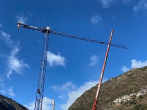 En la maquinaria de elevación, Euro Grues se impone Distribuidor líder en compraventa en Andorra Líder indiscutible en la venta y alquiler de grúas en Andorra, Euro Grues es distribuidor de las prestigiosas marcas COMANSA y LIEBHERR. Desde su constitución en 2008 y gracias a sus equipos de elevación fiables y eficaces, la empresa se ha impuesto rápidamente en el mercado nacional atrayendo, al mismo tiempo, a numerosos clientes de los países colindantes, en particular Francia y España. La experiencia como aval Amplia experiencia en máquinas de elevación Adquirida por una agrupación de accionistas y dirigida por Xavi Luque Sans, Euro Grues pronto se impone como distribuidora especializada en maquinaria de elevación. Técnico experto en el sector, Xavi Luque siempre deseó desarrollar su actividad de venta y alquiler de grúas, de segunda mano y nuevas, a nivel internacional. Este empeño y la gran diversidad de grúas de obra propuestas, así como la experiencia en más de 1500 obras en todo el mundo y los múltiples servicios adicionales que ofrece, hacen de Euro Grues una empresa líder en el sector de la construcción. Servicios a medida Las intervenciones realizadas por Euro Grues son integrales y la medida del cliente. El equipo de Euro Grues se encarga de todas las etapas de la venta y/o del alquiler de una grúa: logística, transporte, trámites administrativos, montaje, desmontaje, servicio postventa, mantenimiento, etc. Tanto en la venta como en el alquiler de grúas nueva y de segunda mano, una prestaciones extraordinarias Tanto para las grúas de segunda mano como para las nuevas, el mantenimiento, la asistencia, la reparación, la venta de piezas y unos amplios conocimientos técnicos, son prestaciones que en estos momentos ofrece el distribuidor Euro Grues y su equipo. A esta amplia oferta de servicios, minuciosamente adaptada a las necesidades del cliente, se añaden unas inmejorables condiciones económicas Un equipo experto en maquinaria de elevación La Dirección El equipo de Euro Grues lo conforman especialistas en el sector de las soluciones de elevación. Fácilmente accesibles para sus clientes y en contacto directo con las operaciones en curso, los responsables de la empresa poseen la experiencia y la eficacia necesarias para ofrecer a sus usuarios la solución perfecta en cualquier intervención. Xavi LUQUE SANS : CEO, Responsable Técnico Anna VILALTA LLAGUNES : Responsable de Logística y Administración Daniel MENDOZA : Coordinador de equipos Juan Carlos BURGOS : Responsable grúas torre Jose Ramón Hortal : Responsable grúas móviles Victor SEGURA : Responsable zona Francia Los socios Euro Grues posee un equipo de colaboradores estable conformado por entre 40 y 50 técnicos del sector de las máquinas de elevación. Debido a una organización empresarial sin intermediarios, Euro Grues puede ofrecer los precios más competitivos del mercado y este es, precisamente, uno de los motivos del éxito de la empresa. Los colaboradores Además de sus propios equipos, la compañía posee la capacidad de constituir equipos operativos, según el país donde se realice la intervención, garantizando en todo momento el nivel de calidad de los servicios. Esta competencia operacional se aplica a todos los servicios de los expertos en soluciones de elevación; tanto en la de venta y alquiler de una grúa, como en términos de experiencia, montaje, reparación, etc. Todos los colaboradores internos y externos de Euro Grues disponen de las formación, acreditación y experiencia para garantizar la óptima ejecución de sus tareas. Sobre la venta y el alquiler de grúas nuevas y de segunda mano Una experiencia internacional La empresa cuenta con un bagaje en construcciones en casi 30 países de los 5 continentes. Xavi Luque Sans, gerente de la compañía, domina con fluidez cinco idiomas, lo que le permite poder mantener contacto directo con las intervenciones en curso en cualquier punto del mundo y desplazarse personalmente para atender las operaciones que lo requieren. La sucursal que Euro Grues posee en Lleida (a 156 km de Barcelona, también supone un punto estratégico para intervenir en numerosas zonas del Estado español y ofrecer maquinaria de elevación y servicios a medida de forma rápida y eficaz. Tanto para una grúa nueva o se segunda mano, Euro Grues ofrece un campo de acción XXL para la venta y el alquiler. Independientemente del tipo de misión y del ámbito de actividad, la compañía vende y alquila grúas para la construcción en múltiples tipos de operaciones: Túneles Puentes Montajes de videovigilancia Excavaciones Trabajos hidráulicos Escuelas Estabilización de suelos Complejos deportivos Pistas de esquí Estructuras para eventos y efímeras… En el sector de las grúas de obra, el equipamiento o incluso los eventos, la distribuidora Euro Grues dispone de más de un centenar de colaboradores en todo el mundo. ¿Necesita comprar, reparar, alquilar o contar con asesoría experta en máquinas de elevación? ¿Cómo podemos ayudarle? Independientemente de su sector y de la naturaleza de su petición, Euro Grues estudiará su solicitud teniendo en cuenta sus necesidades y sus limitaciones. Experta en venta y alquiler de grúas de primera o segunda mano en todo el mundo, la empresa encontrará soluciones, a través de su maquinaria de elevación, que satisfagan sus deseos y respetando sus plazos siempre al mejor precio. ¡Nuestro servicio comercial tiene la solución! Alquiler, venta, asistencia, reparaciones, mantenimiento, repuestos y otros conocimientos técnicos. Sea cual sea su problema, póngase en contacto con nuestro equipo comercial. ¿Tiene dudas sobre la solución? ¿No está seguro del material que realmente necesita? ¡Disfrute de nuestra experiencia! Explíquenos su problema, le ayudaremos a resolverlo proponiéndole las respuestas idóneas para su situación. Los 10 compromisos de Euro Grues en la compra o el alquiler de grúas La reputación internacional de Euro Grues se basa en un justo equilibrio entre precios atractivos y servicios y prestaciones de gran calidad. La amplia experiencia de sus expertos sobre el terreno permite a la empresa aportar las soluciones más adecuadas a cualquier limitación. Además de una atención impecable en la venta y el alquiler de grúas, el principal compromiso de Euro Grues con sus clientes es el de ofrecerles el asesoramiento que les permita optimizar su selección de la maquinaria de elevación, así como su colocación y uso en las mejores condiciones de fiabilidad, seguridad y rentabilidad. Si su intención es alquilar o comprar una grúa, debe conocer su decálogo: 1 Euro Grues le propone una fórmula simplificada en el alquiler de grúas de obra: Un paquete único que comprende: transporte, montaje y desmontaje por el equipo de la empresa. Un precio de alquiler proporcionado, calculado en función de las semanas de alquiler de la grúa. Flexibilidad en el alquiler de grúa en caso de que se exceda la duración de sus obras. 2 Euro Grues estudia con usted las mejores opciones en relación con su pliego técnico de condiciones y su planificación de realización. 3 Euro Grues le ofrece una amplia gama de grúas (alquiler y compra) para todo tipo de trabajos. 4 Euro Grues le ofrece servicios de gran flexibilidad, adaptados a sus necesidades y a sus limitaciones sobre el terreno. 5 Euro Grues asegura el óptimo montaje y desmontaje de sus máquinas de elevación con una atención especial a las necesidades específicas del cliente. 6 Las instalaciones de elevación de Euro Grues son homologadas por las organizaciones autorizadas de cada país. 7 En cada operación de alquiler de una grúa, Euro Grues suministra a sus clientes instrucciones de uso precisas y permanecerá a su disposición durante toda la duración de la obra. 8 Euro Grues garantiza -en la gran mayoría de los casos-, resolución de problemas en 24 horas, e incluso según el país, una intervención rápida en 4 horas. 9 Las tarifas de Euro Grues son atractivas, cualquiera que sea el tipo de prestaciones propuestas, pero sin disminución alguna de la calidad. 10 Euro Grues estudia todas las solicitudes con la responsabilidad de comprender sus necesidades, tener en cuenta sus limitaciones y respetar sus presupuestos. Elegir comprar o alquilar una grúa con Euro Grues. Euro Grues, mucho más que comprar o alquilar grúas. ¿Usted también desea unirse a la larga lista de empresas que se benefician de los compromisos de Euro Grues? De alquiler o compra, las grúas de elevación propuestas por Euro Grues satisfacen todas las necesidades de sus clientes. Independientemente de su sector y de la naturaleza de su solicitud, Euro Grues le recomienda la solución de elevación más adecuada para su proyecto, según sus necesidades y sus limitaciones. Vendedor y arrendador de grúas en todo el mundo, la empresa Euro Grues también ofrece asistencia, reparación, mantenimiento, suministro de piezas de repuesto y conocimientos técnicos. Un equipo comercial experto en soluciones de elevación A su servicio de lunes a viernes de 08:00 a 18:00, nuestro equipo comercial está disponible para responder a sus solicitudes de venta o alquiler de grúas: Por teléfono: 00376 362 013 Por correo: eurogrues@andorra.ad Nuestras oficinas en Andorra Ctra. de L’Obac, Terra de les Costelles del Tresà AD200 - ENCAMP PRINCIPADO DE ANDORRA Nuestra sala de exposición Ctra. de L’Obac, Terra de les Costelles del Tresà AD200 - ENCAMP PRINCIPADO DE ANDORRA)]