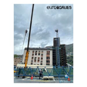 Muntatge de la grua Comansa 5LC-5010 que va dur a terme Eurogrues internacional Andorra - França - Espanya el passat dimarts 13 de setembre al centre d’Escaldes-Engordany al Principat d'Andorra.