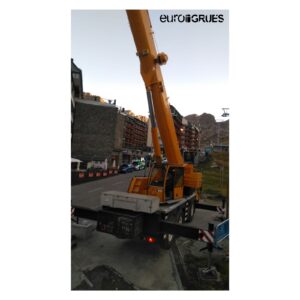 EUROGRUES INTERNACIONAL ANDORRA descarga de prefabricados con grúa móvil gigante en Pas de la Casa. En maquinaria de elevación, grúas móviles gigantes de muchas toneladas y grúas torre, Euro Grues se impone. Distribuidor líder en compraventa. Líder indiscutible en la venta y alquiler de grúas en Andorra, Euro Grues es distribuidor de las prestigiosas marcas COMANSA, LIEBHERR y SOIMA CRANES. Desde su constitución en 2008 y gracias a su maquinaria elevadora EUROGRUES se ha impuesto en el mercado.