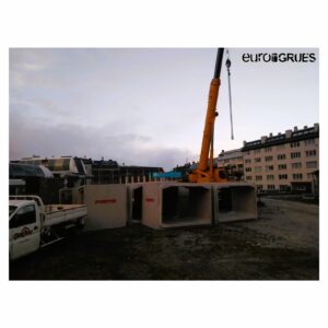 EUROGRUES INTERNACIONAL ANDORRA descarga de prefabricados con grúa móvil gigante en Pas de la Casa. En maquinaria de elevación, grúas móviles gigantes de muchas toneladas y grúas torre, Euro Grues se impone. Distribuidor líder en compraventa. Líder indiscutible en la venta y alquiler de grúas en Andorra, Euro Grues es distribuidor de las prestigiosas marcas COMANSA, LIEBHERR y SOIMA CRANES. Desde su constitución en 2008 y gracias a su maquinaria elevadora EUROGRUES se ha impuesto en el mercado.