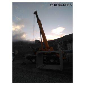 EUROGRUES INTERNACIONAL ANDORRA descarga de prefabricados con grúa móvil gigante en Pas de la Casa. En maquinaria de elevación, grúas móviles gigantes de muchas toneladas y grúas torre, Euro Grues se impone. Distribuidor líder en compraventa. Líder indiscutible en la venta y alquiler de grúas en Andorra, Euro Grues es distribuidor de las prestigiosas marcas COMANSA, LIEBHERR y SOIMA CRANES. Desde su constitución en 2008 y gracias a su maquinaria elevadora EUROGRUES se ha impuesto en el mercado.