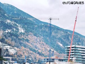 Muntatge grua a Escaldes-Engordany. Eurogrues torna a ser els més alts d’Escaldes Andorra. Només pots arribar ben amunt amb EuroGrues