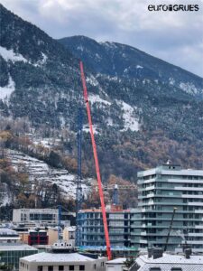 Montage de grues à Escaldes-Engordany. Eurogrues sont de nouveau les plus hautes d'Escaldes Andorre. Vous ne pouvez atteindre le sommet qu'avec EUROGRUES.